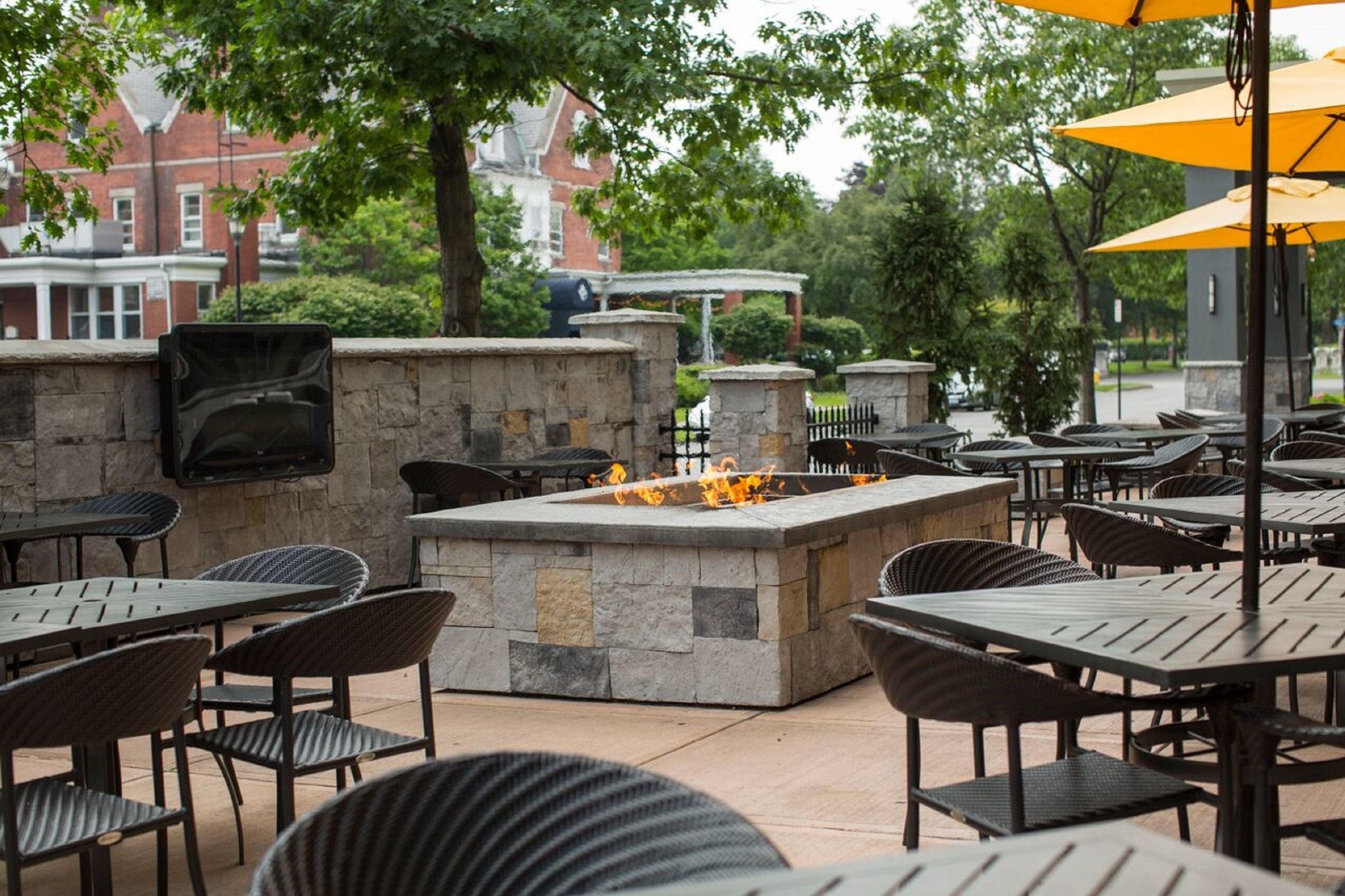 breakfast, lunch, dinner served; american cuisine