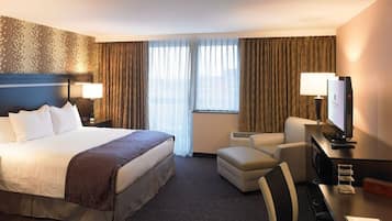 Egyptian cotton sheets, premium bedding, in-room safe, desk