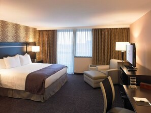 Egyptian cotton sheets, premium bedding, in-room safe, desk