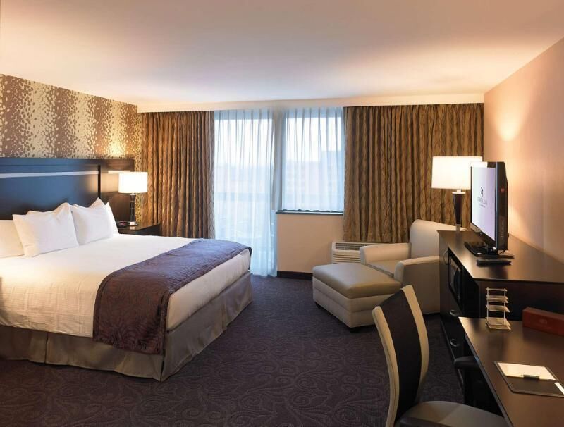 Egyptian cotton sheets, premium bedding, in-room safe, desk