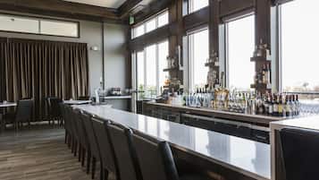 Bar (trong khuôn viên)