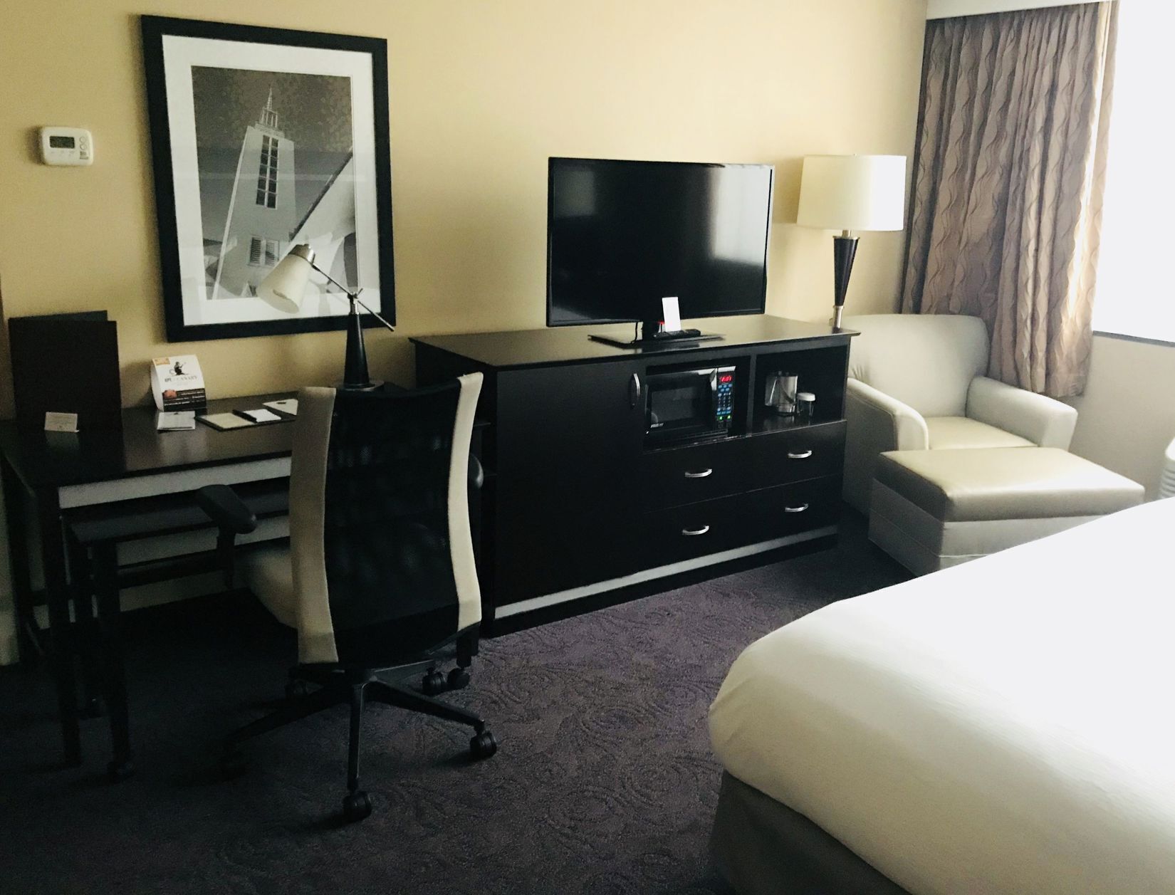Egyptian cotton sheets, premium bedding, in-room safe, desk