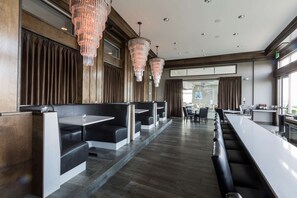 Breakfast, lunch, dinner and brunch served - The Strathallan Rochester Hotel & Spa, Tapestry by Hilton (Rochester)