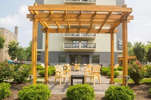 Exterior - The Strathallan Rochester Hotel & Spa - DoubleTree by Hilton (Rochester)