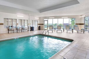 Una piscina cubierta