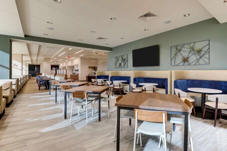 Drury Plaza Hotel Orlando Disney Springs Area - Image 79