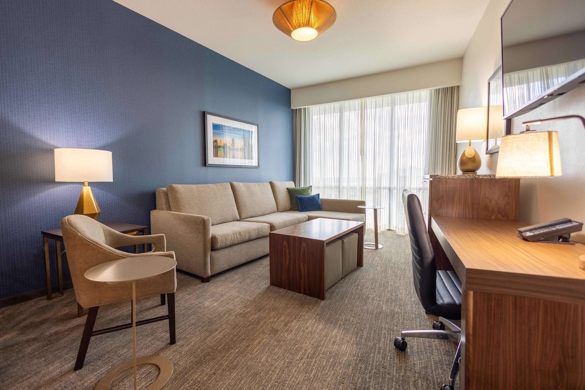 1 bedroom, premium bedding, in-room safe, desk