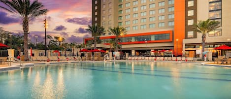 Outdoor pool, pool loungers