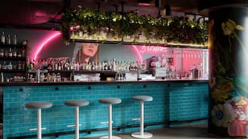 2 Bars/Lounges, Bar auf der Dachterrasse
