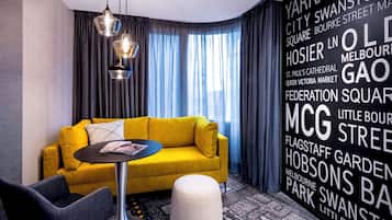 ์ํผ๋ฆฌ์ด๋ฃธ, ํน์ฌ์ด์ฆ์นจ๋ 1๊ฐ | 1 ๊ฐ์ ์นจ์ค, ๋ฏธ๋๋ฐ, ๊ฐ์ค ๋ด ๊ธ๊ณ , ๋
ธํธ๋ถ ์์
๊ณต๊ฐ