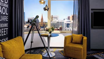 Deluxe Room, 1 King Bed | Minibar, in-room safe, laptop workspace, blackout drapes