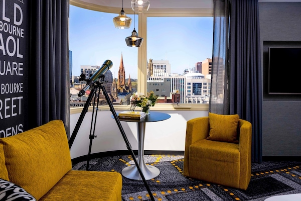 Deluxe Room, 1 King Bed | Minibar, in-room safe, laptop workspace, blackout drapes