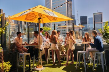 2 Restaurants, Frühstück, Mittagessen, Abendessen, lokale Küche