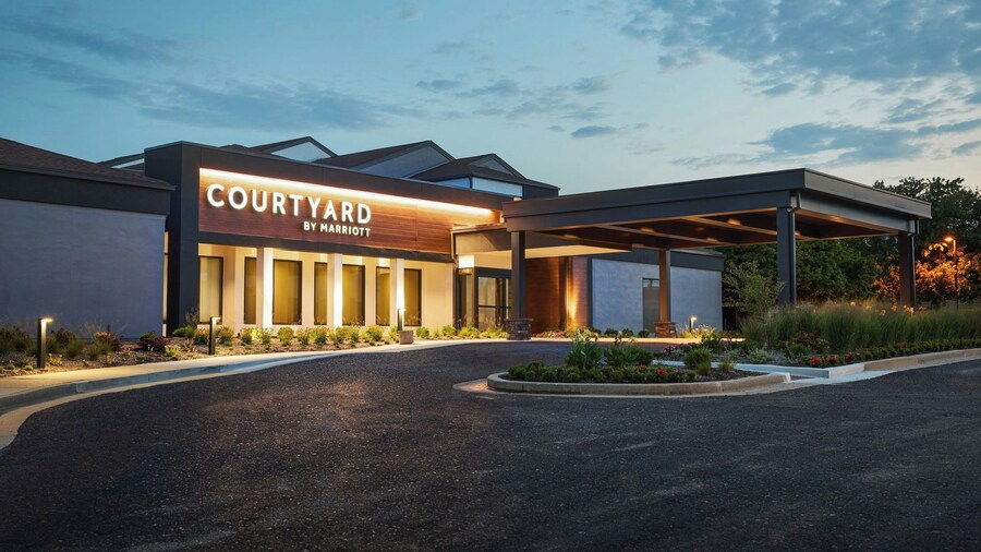 Courtyard by Marriott St Louis Westport Plaza