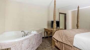 Safe på rommet, skrivebord og skrivebord for bærbar PC