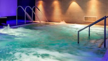 Couples treatment room(s), sauna, steam room, body treatments