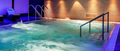 Couples treatment room(s), sauna, steam room, body treatments