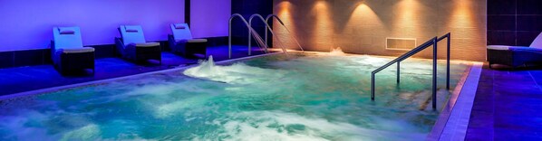 Couples treatment rooms, sauna, steam room, body treatments