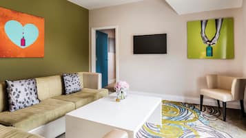 VALLEY SUITE | Egyptian cotton sheets, premium bedding, in-room safe