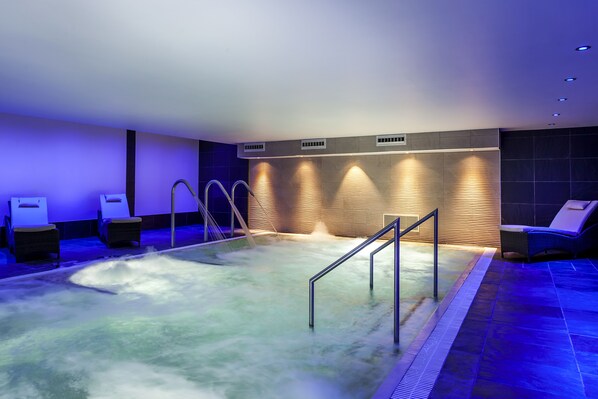 Couples treatment room(s), sauna, steam room, body treatments