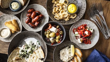 Breakfast, lunch, dinner served; British cuisine