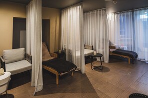 Couples treatment room(s), sauna, steam room, body treatments