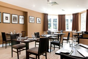 Breakfast, lunch, dinner served; British cuisine 