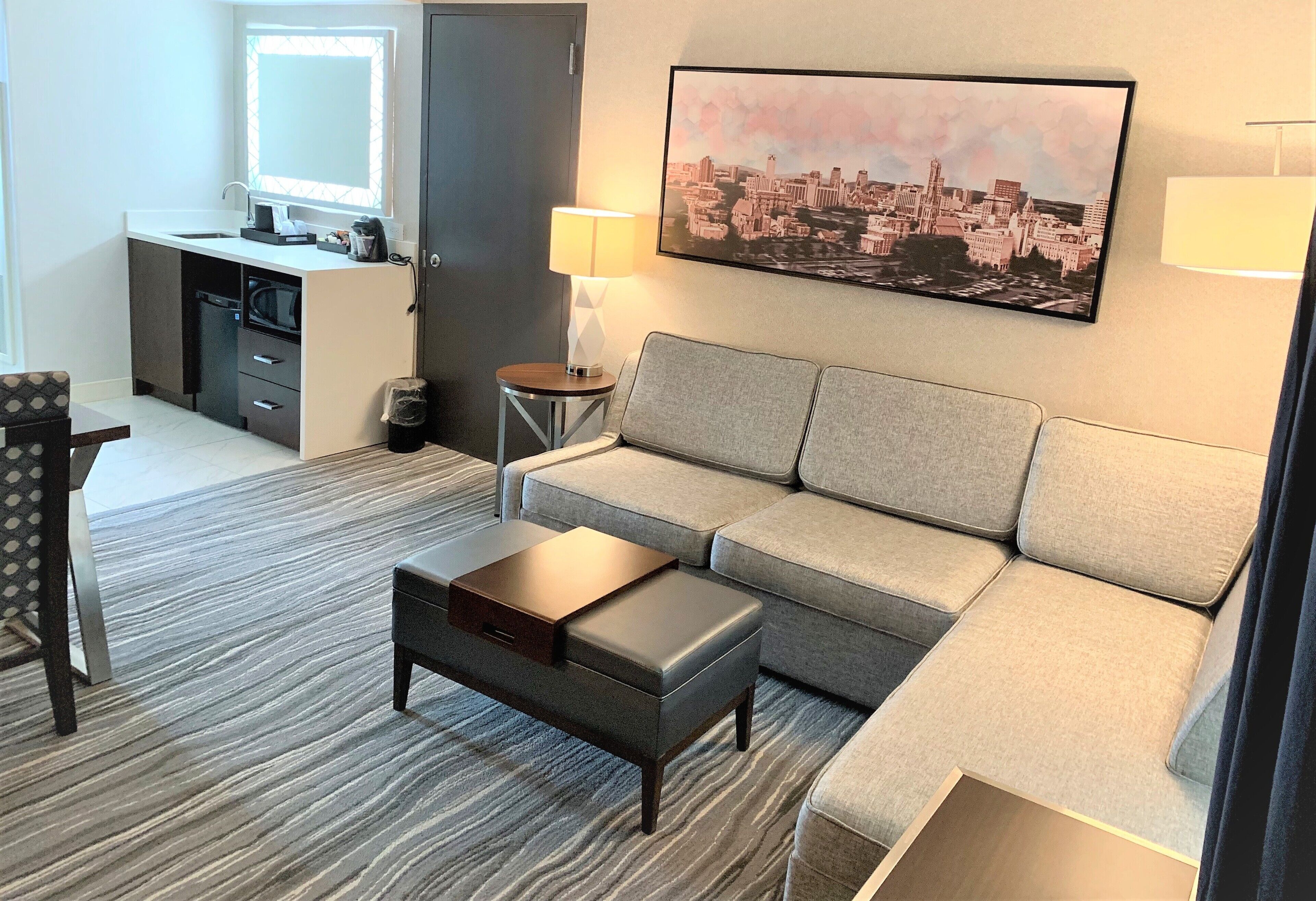 basic room, 1 king bed | living area | lcd tv, pay films, mp3 dock