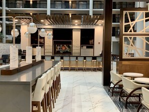 Bar (on property) - Embassy Suites Syracuse (East Syracuse)