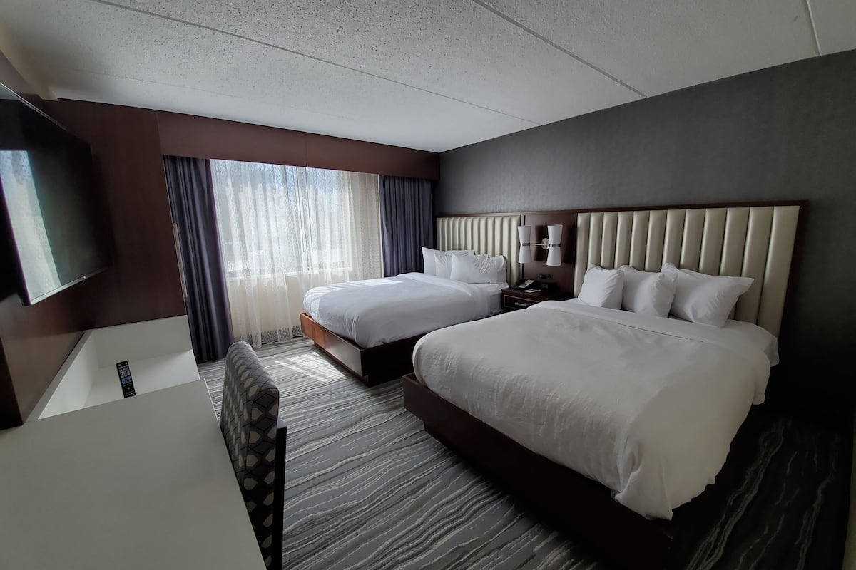 2 doubles suite, non smoking | 1 bedroom, in-room safe, desk, laptop workspace