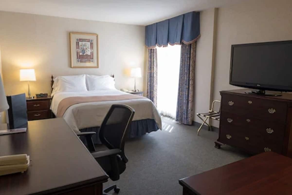 Desk, blackout curtains, iron/ironing board, free WiFi