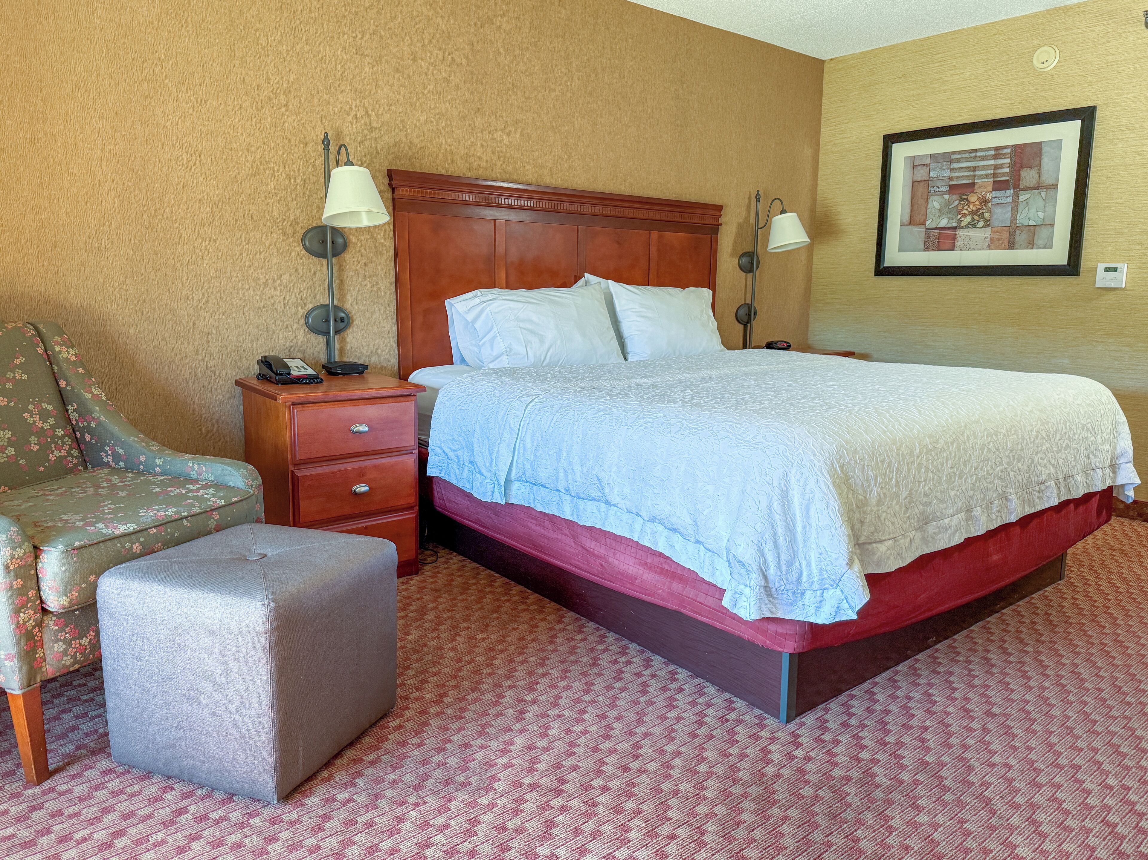 Classic Room, 1 Queen Bed, Non Smoking | Desk, laptop workspace, iron/ironing board, WiFi (free)