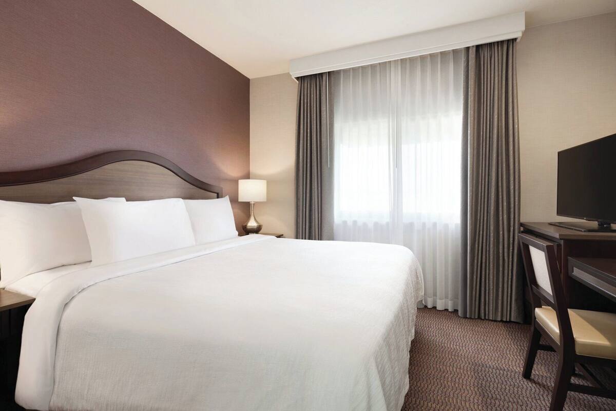 1 bedroom, premium bedding, in-room safe, desk
