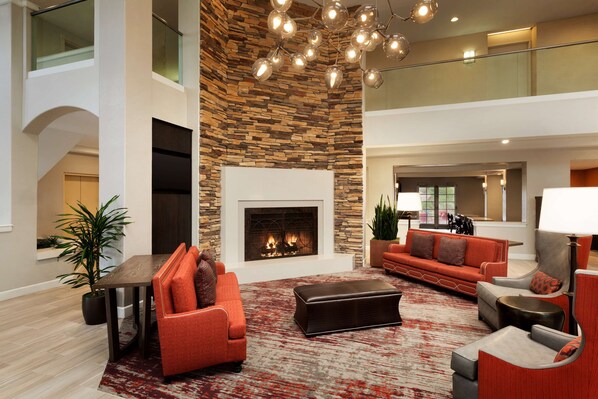 Lobby - Embassy Suites by Hilton Temecula Valley Wine Country (Temecula)