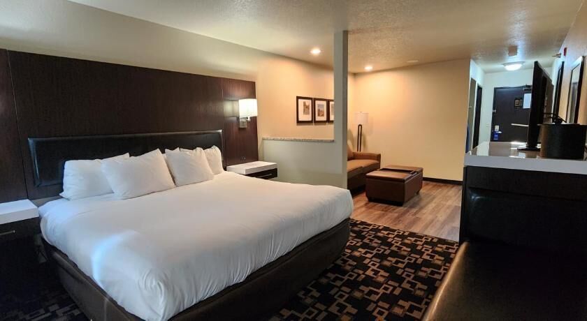 In-room safe, desk, laptop workspace, blackout drapes