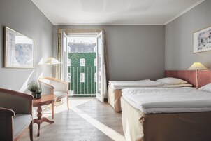 标准双床房, 2 张单人床 | 办公桌、熨斗/熨板、免费 WiFi、床单