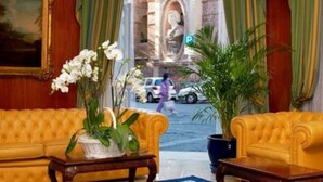 Lobby sitting area - Hotel Victoria Roma (Rome)