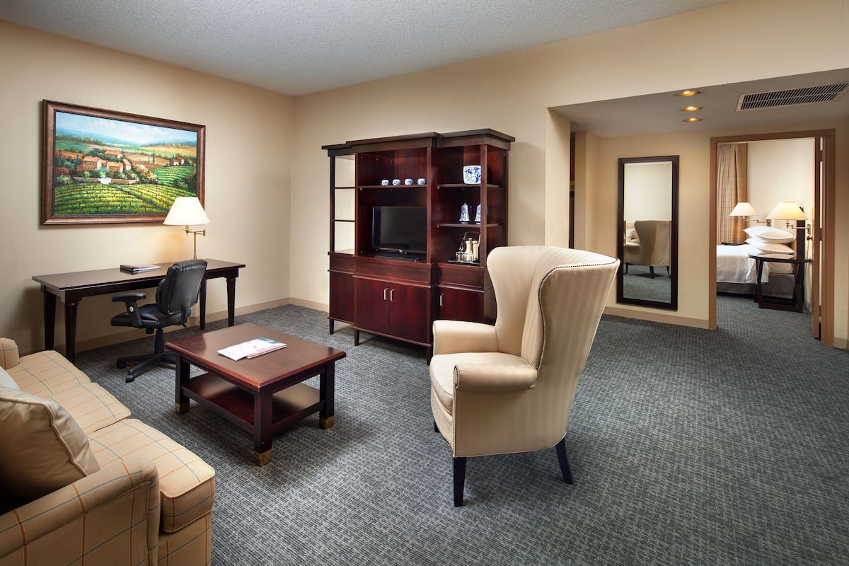 1 bedroom, premium bedding, pillow-top beds, in-room safe