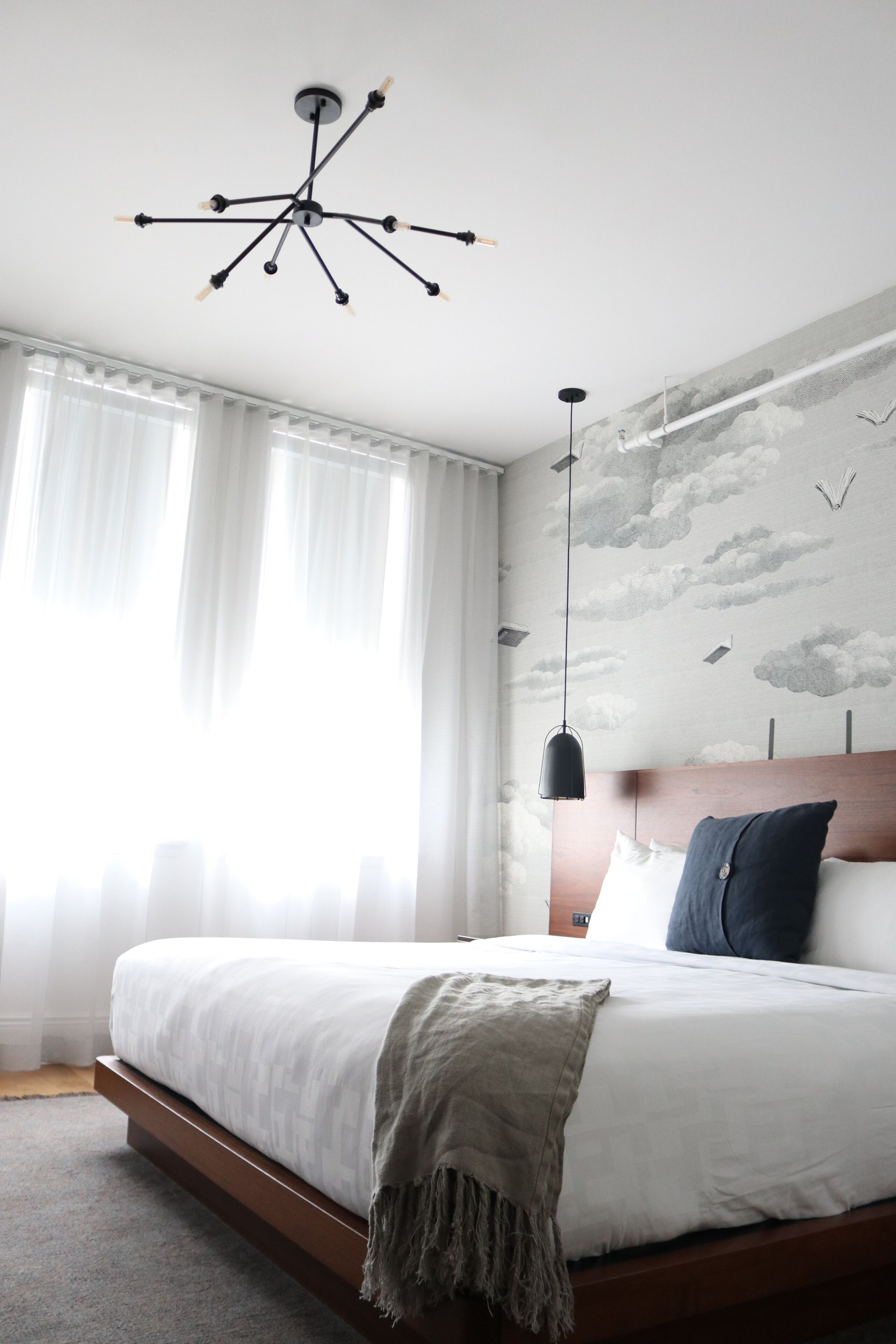 أغطية فراش متميزة وألحفة محشوة بالريش وأسرّة بطبقة علوية مريحة