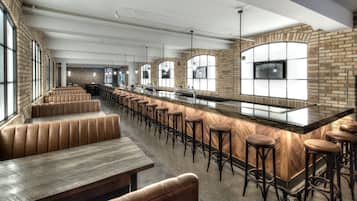 2 restaurantes, é servido almoço