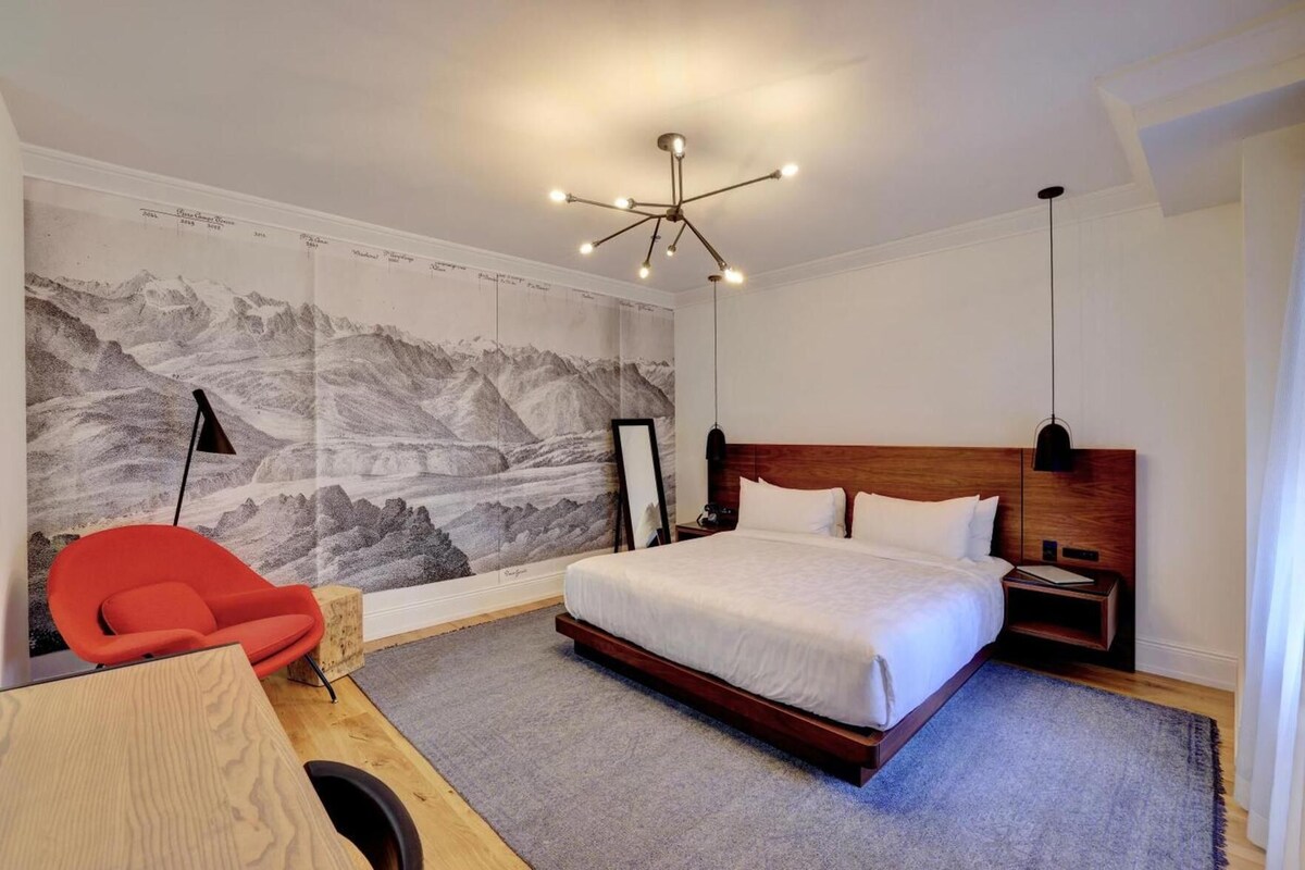 Premium bedding, down comforters, pillowtop beds, in-room safe