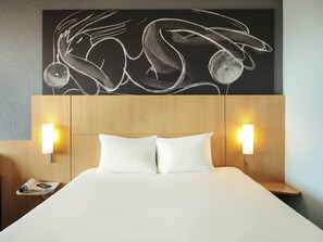 Sängtillbehör av högsta kvalitet, skrivbord och arbetsyta för laptop