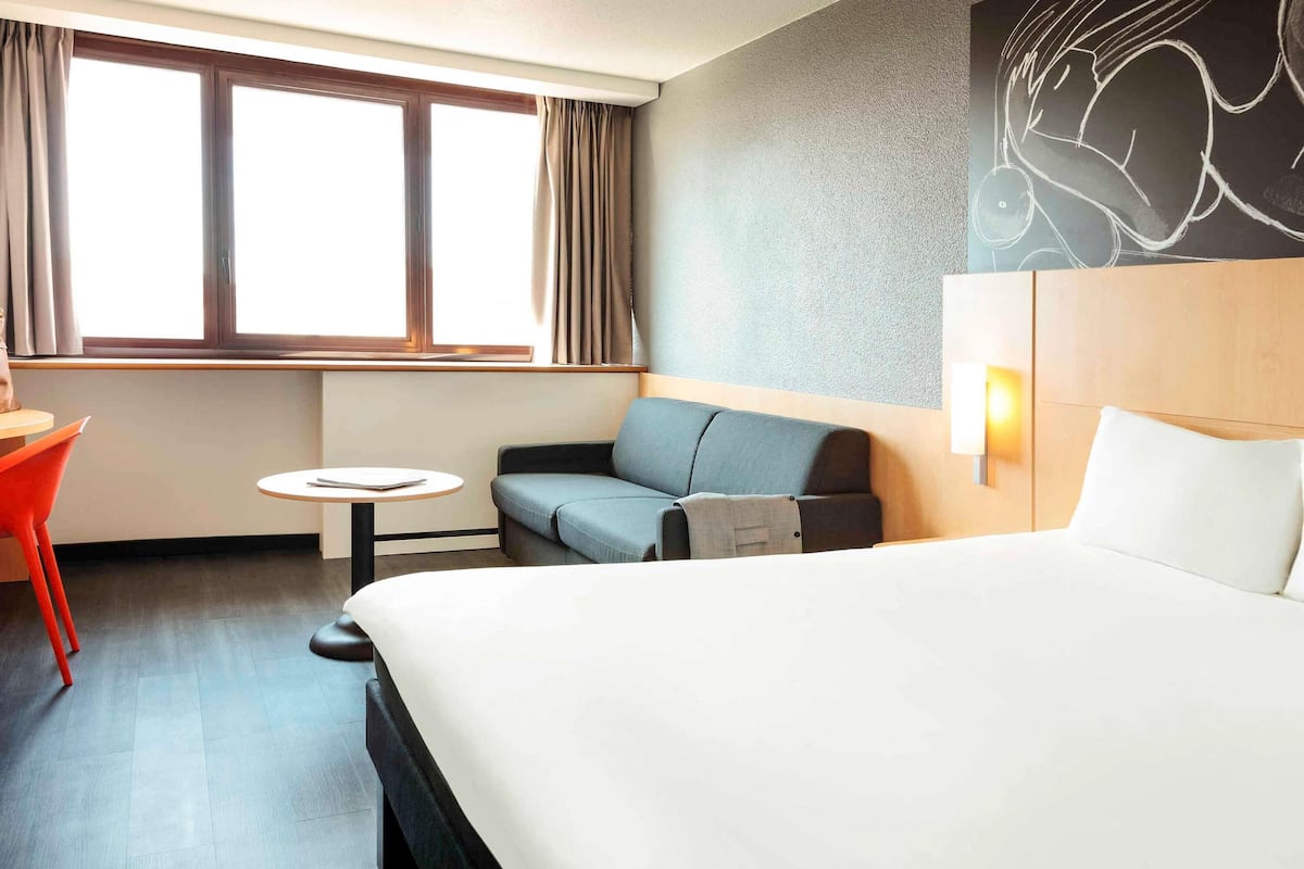 Standard Room, 1 Double Bed with Sofa bed | Premium bedding, desk, laptop workspace, blackout drapes