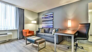 One Bedroom Suite, One King Bed | Living area