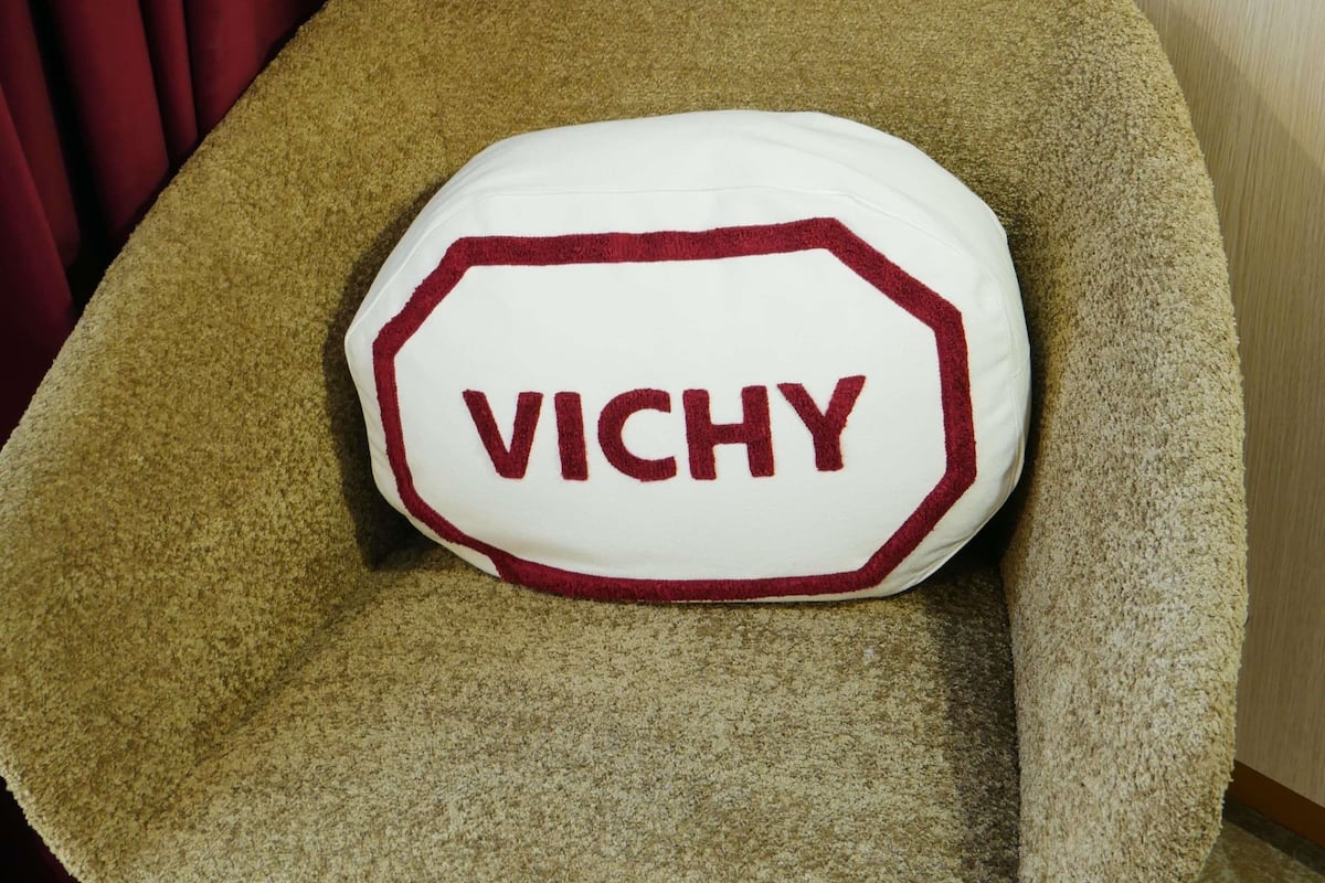 Superior Room, 2 Twin Beds | Minibar, in-room safe, desk, blackout drapes