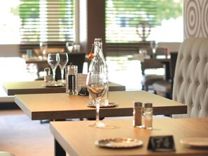 Breakfast, lunch, dinner served; French cuisine, alfresco dining