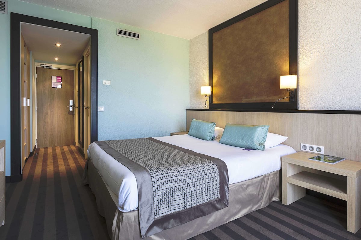 Superior Room, 1 Double Bed | Minibar, in-room safe, desk, blackout drapes