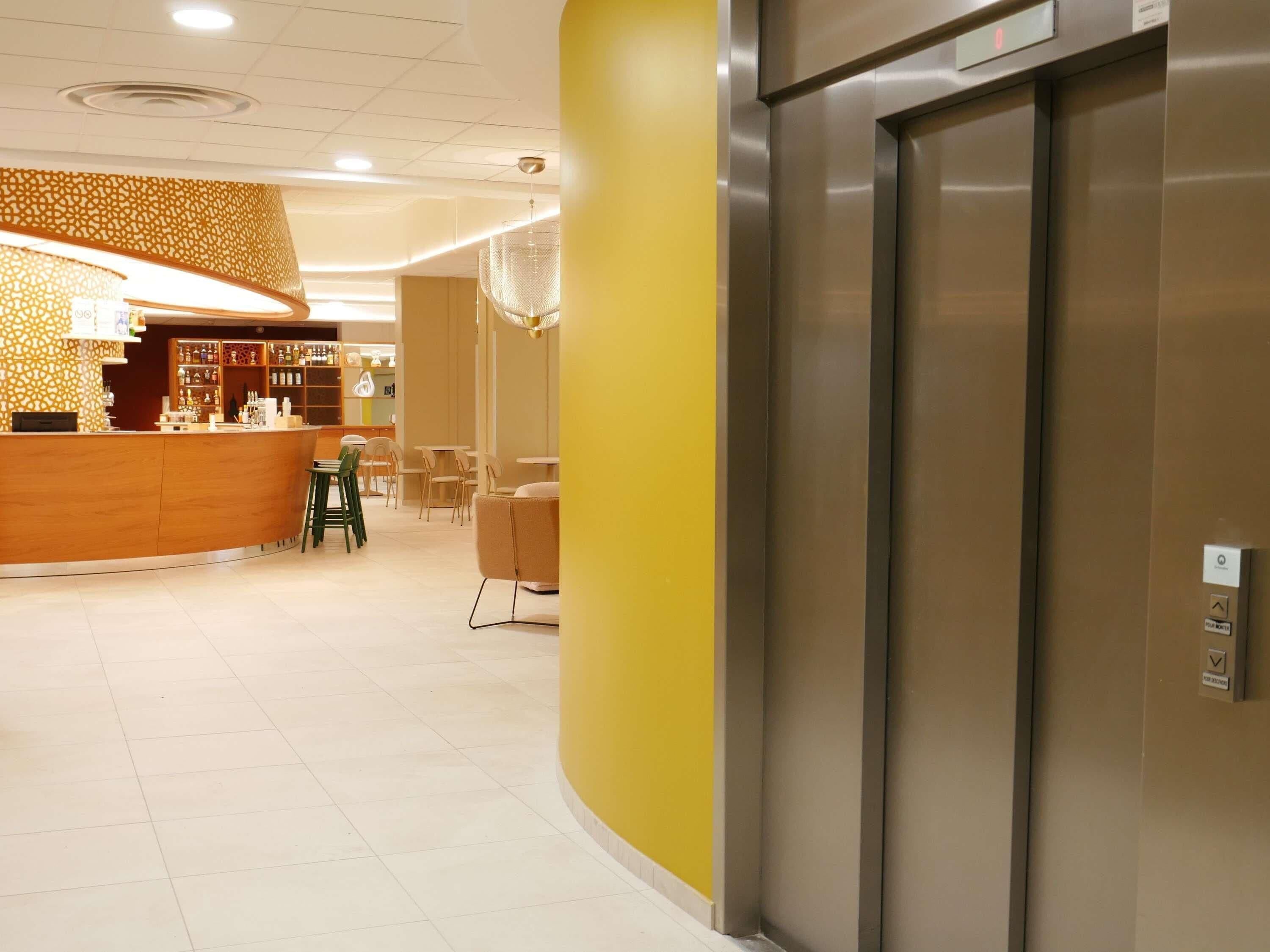 Privilege, Kamer, 1 tweepersoonsbed | Een minibar, een kluis op de kamer, een bureau, verduisterende gordijnen