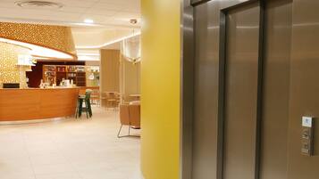 Privilege, Kamer, 1 tweepersoonsbed | Een minibar, een kluis op de kamer, een bureau, verduisterende gordijnen