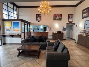 Interior entrance - Days Inn & Suites by Wyndham Tuscaloosa - Univ. of Alabama (Tuscaloosa)